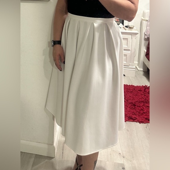 Missguided+ White Pleated Midi Skirt for Weddings - Picture 2 of 6